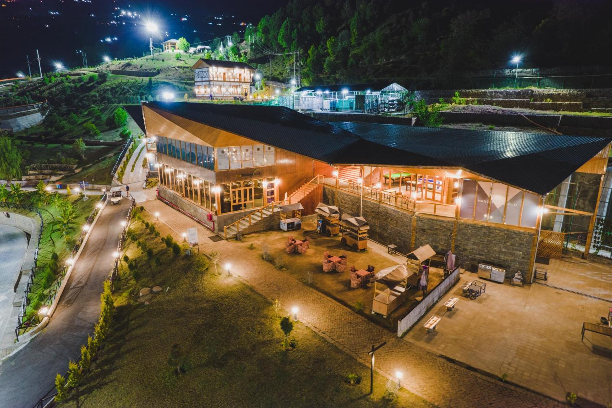 Skyview By Empyrean Hotel Patnitop Bagian luar foto